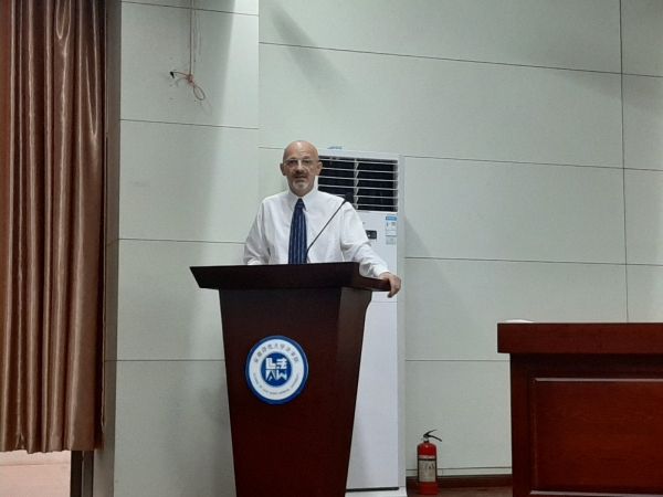 Prof. dr Zoran Pavlović stručni konsultant Univerziteta za političke nauke i pravo istočne Kine